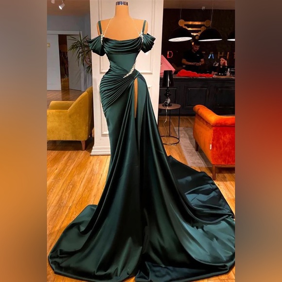 Emerald green prom dress - Picture 2 of 7